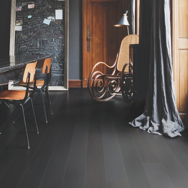 Por qué elegir un suelo negro