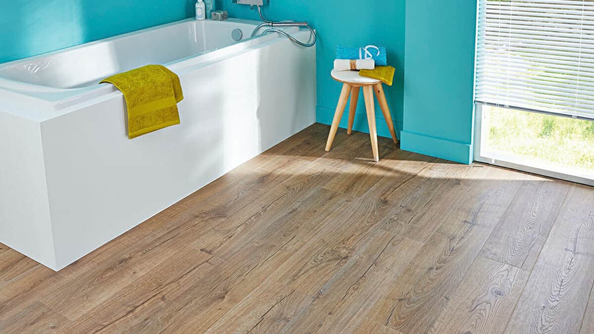 suelos laminados baño